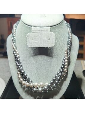 RMN tapered cocktail pearl necklace